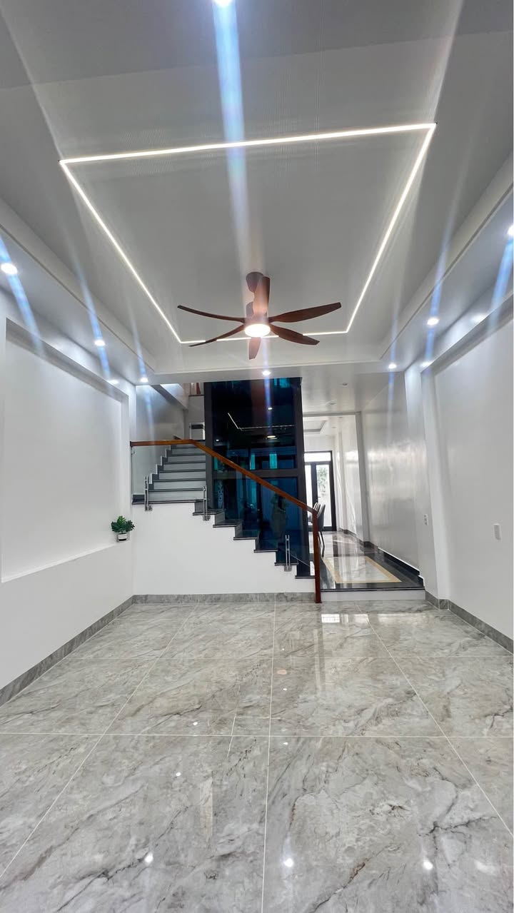 Nhà phố Hồ Sen Lê Chân 62m² giá 7.68 tỷ - Ô tô đỗ tận cửa!