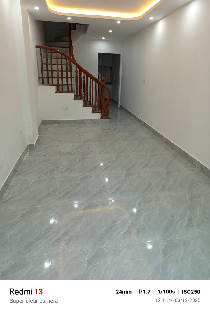 Nhà Kim Giang 40m² giá 1.2 tỷ - Đầy đủ công năng, gần chợ và trường học!