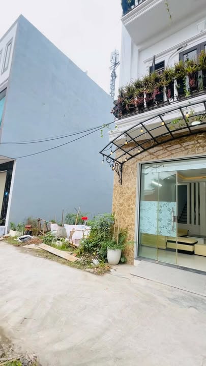 Nhà 3 tầng độc lập Quỳnh Hoàng 50,5m² giá 2,58 tỷ - Vị trí đắc địa gần tiện ích!