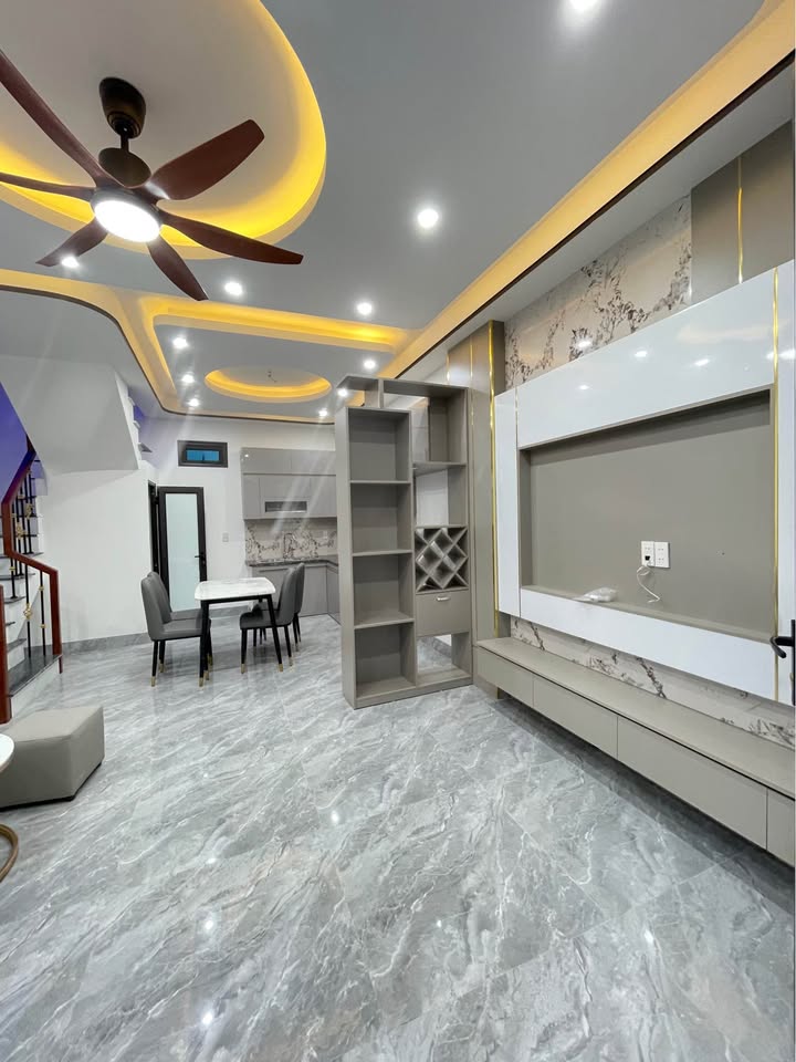 Nhà 3 tầng mới Kỳ Bá, Thái Bình 41m² giá 2 tỷ - Thiết kế hiện đại, tiện ích tuyệt vời!