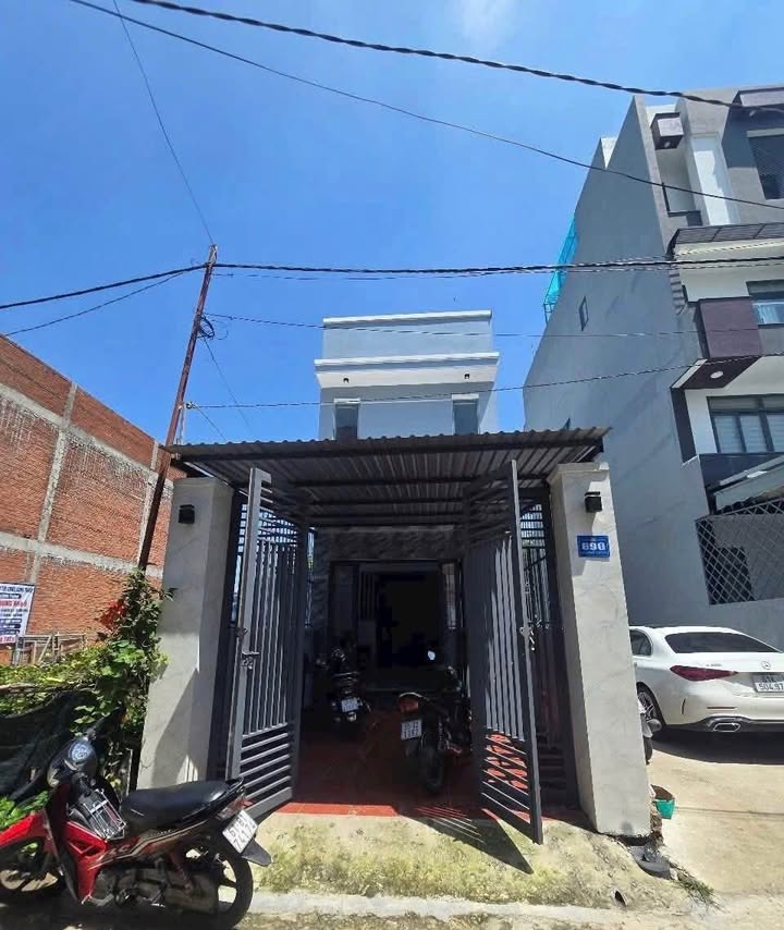 Nhà lầu Hưng Định, Thuận An 82m² giá 3.25 tỷ - Hướng Đông Nam thoáng mát!