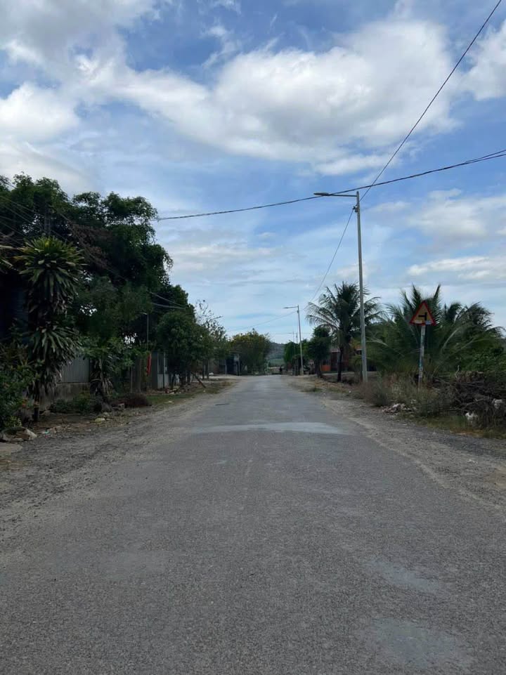 Nhà cấp 4 mặt tiền đường chính Diên Đồng 225m² giá 999 triệu - Gần khu tiện ích