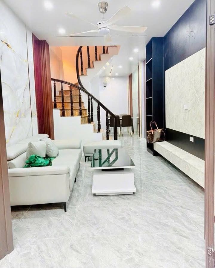 Nhà phố 4 tầng tại ngõ 896 Nguyễn Khoái 33m² giá 6 tỷ - Sẵn sàng vào ở ngay!