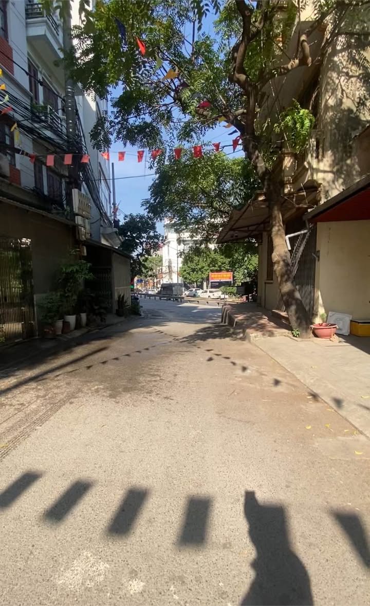 Nhà 3 tầng Đông Ngạc, 32m² chỉ 5 tỷ - Sổ đỏ chính chủ, không lỗi phong thủy!