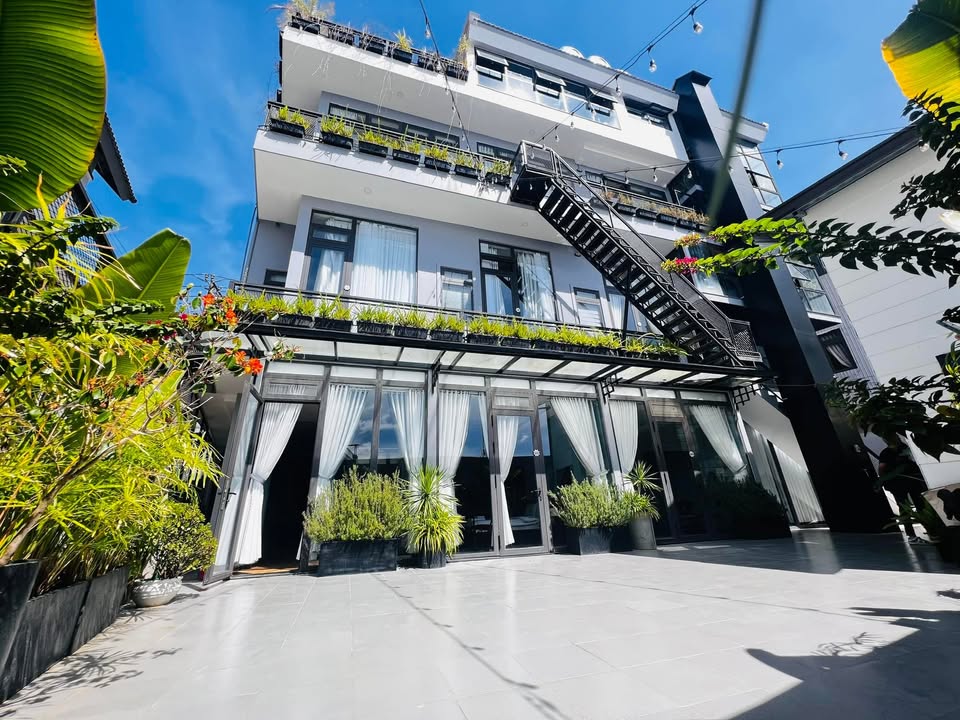 Khách sạn 320m² mặt tiền 18m đường Lý Nam Đế, Đà Lạt - Đầu tư sinh lời ngay!