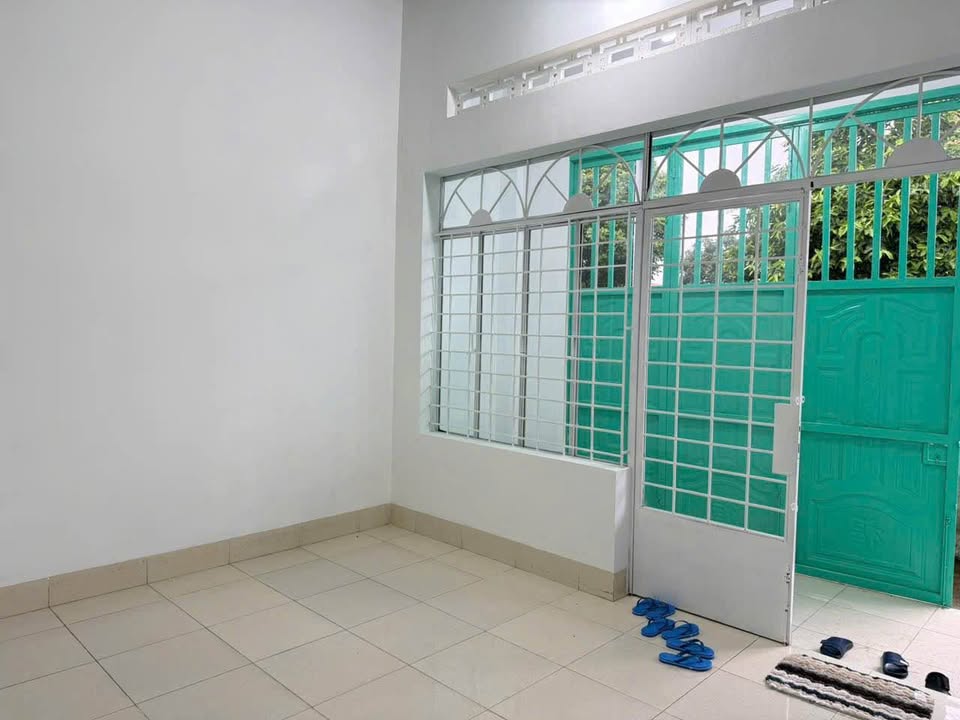Nhà phố Nơ Trang Gưh, Buôn Ma Thuột 75m² giá 1.95 tỷ - Sổ đỏ chính chủ, đầy đủ tiện nghi!
