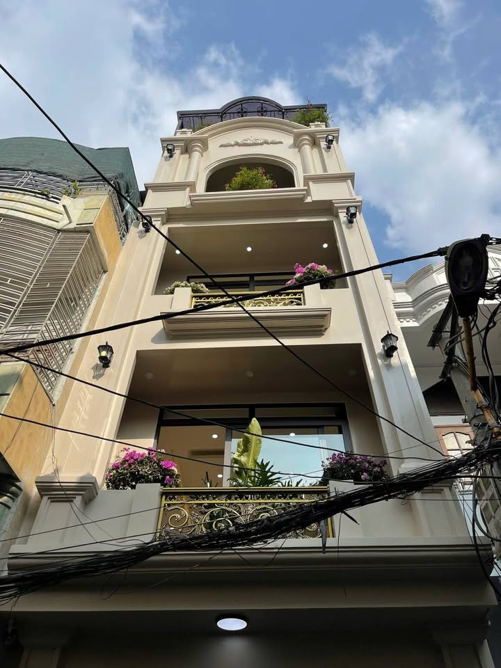 Nhà 5 tầng thang máy phố Hai Bà Trưng - Cát Dài 66m² - Giá 9 tỷ đàm phán!