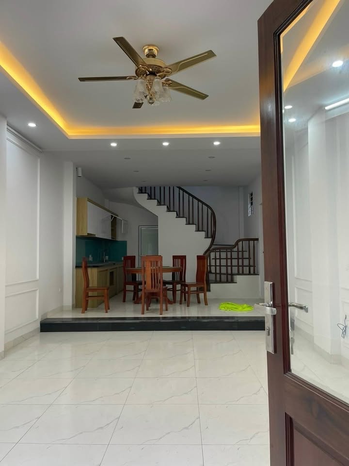 Nhà 30m² Dương Nội Hà Đông giá 5 tỷ - Sổ đỏ chính chủ, vào ở ngay!