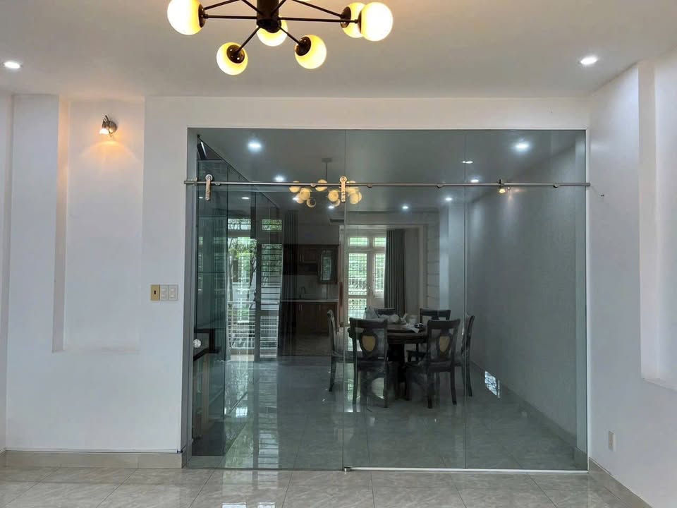 Nhà phố KDC 6B Phạm Hùng, Bình Hưng, 100m² - Sổ hồng riêng, giá thỏa thuận!
