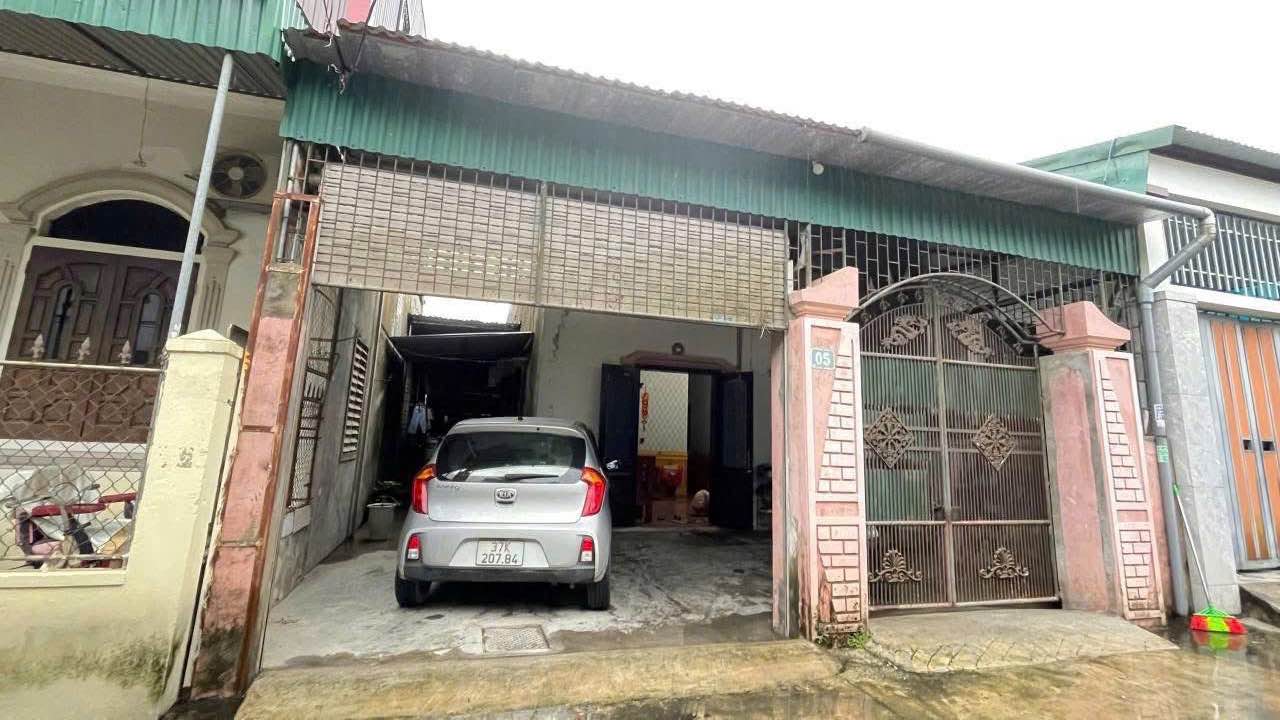 Nhà cấp 4 tại Quán Bàu, 132.4m² giá 3.75 tỷ - Hướng Đông Nam, sẵn sàng vào ở!