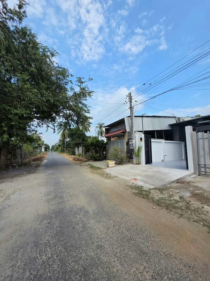 Nhà mới hoàn thiện tại Long Hải, Tây Ninh 112m² giá chỉ 950 triệu - Hướng Tây thoáng mát!