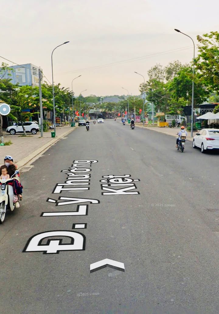 Đất kinh doanh mặt tiền Lý Thường Kiệt Đồng Xoài 240m² giá 4.7 tỷ - Cơ hội đầu tư sinh lời!