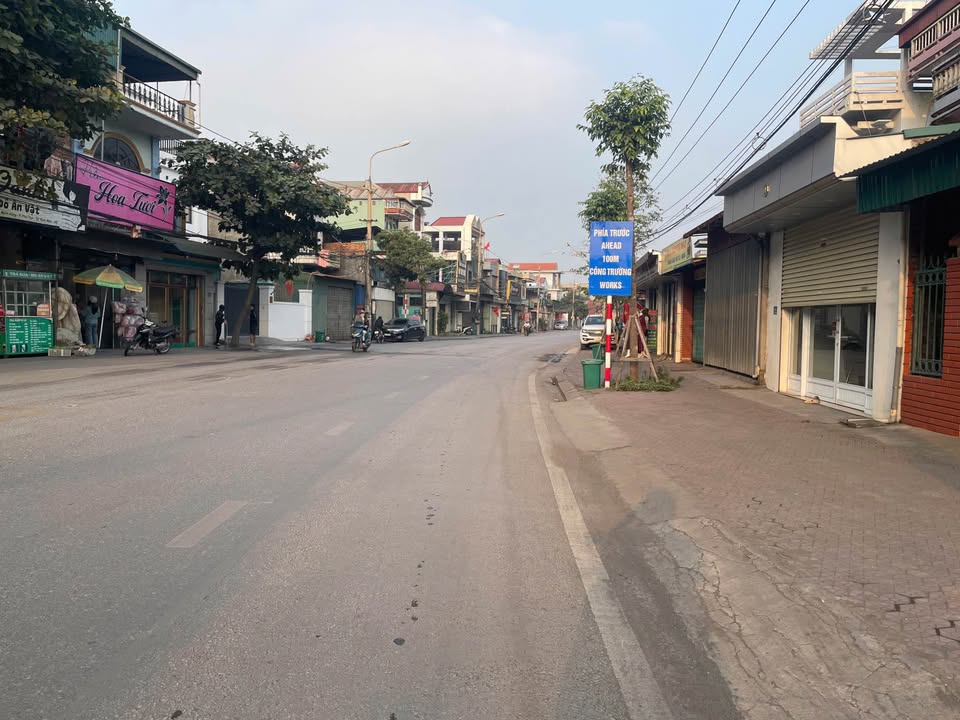 Nhà 2 tầng mặt đường Vũ Mạnh Hùng, Phú Thứ, Kinh Môn 98m² giá 3 tỷ - Đầu tư sinh lời ngay!