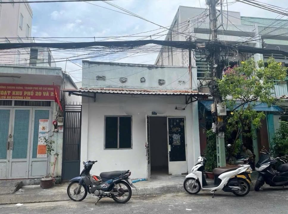 Nhà mặt tiền hẻm Âu Dương Lân, quận 8, diện tích 65m², giá chỉ 10.8 tỷ - Cơ hội đầu tư tuyệt vời!