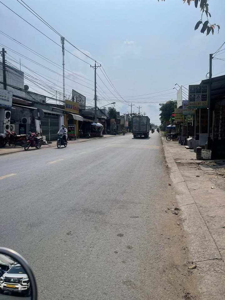 Nhà mặt tiền Quốc lộ 57, Mỏ Cày Nam, 112m² giá 2.8 tỷ - Bán gấp, thương lượng nhanh!