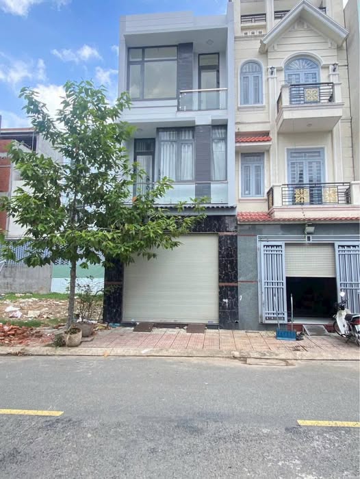 Nhà riêng Dĩ An 63m² giá 5 tỷ - Cơ hội đầu tư hấp dẫn!