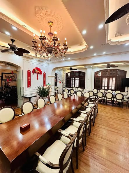 Mặt phố Hàng Vôi, Hoàn Kiếm 200m² giá 40 triệu - Vị trí đắc địa cho kinh doanh!