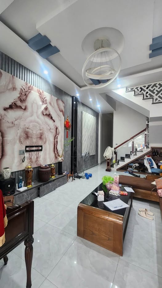 Nhà phố Tân Phong, Quảng Xương 104m² giá 3 tỷ - Trục đường kinh doanh sầm uất!