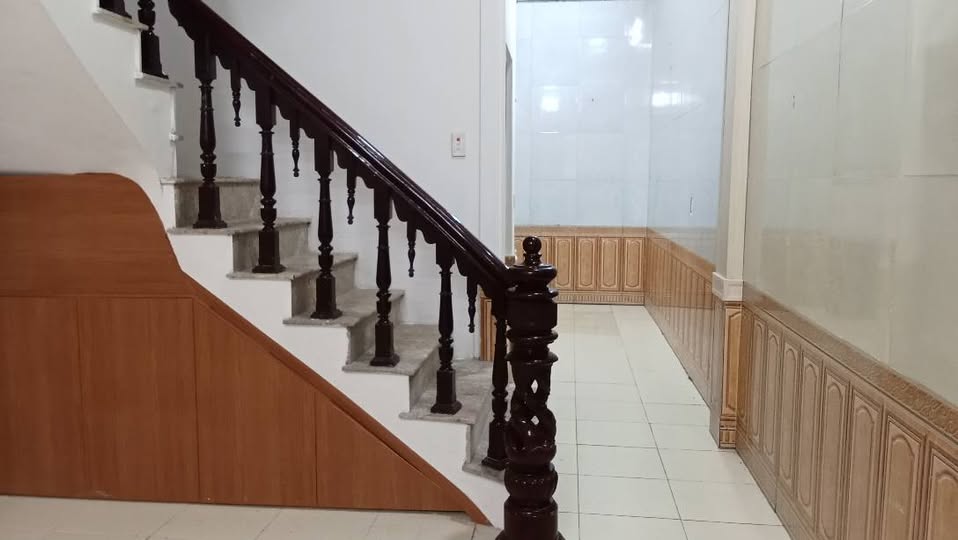 Nhà 3 tầng đường Phạm Sư Mạnh, TP Thanh Hóa 52m² giá 2 tỷ - Vị trí đắc địa, tiện ích đầy đủ!