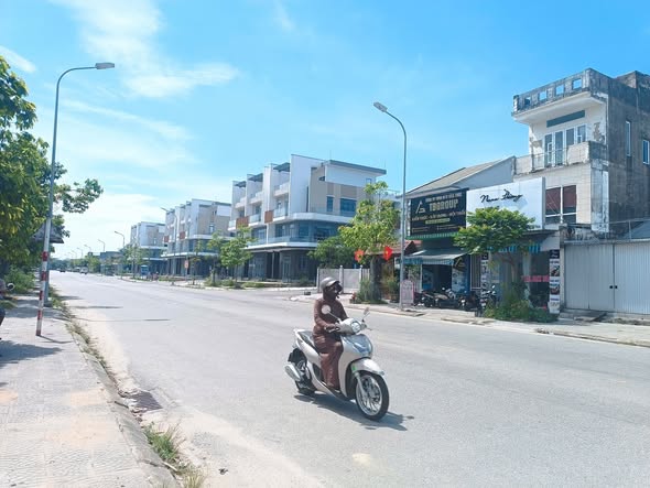 Đất nền Hoàng Quốc Việt, An Đông, 105m² giá 2 tỷ - Đầu tư sinh lời ngay!