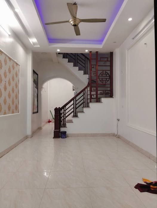 Nhà 3 tầng đường Điện Biên 45m² giá 2.48 tỷ - Tiện nghi đầy đủ, sân cổng rộng!