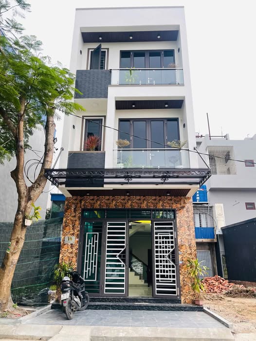 Nhà mặt đường Nguyễn Huy Tưởng, Nam Định 48m² giá 3.89 tỷ - Thiết kế hiện đại, vị trí đắc địa!