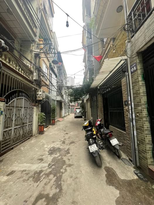 Nhà phố Tân Mai 50m² giá 14.2 tỷ - Sổ đỏ chính chủ, sẵn sàng giao dịch!