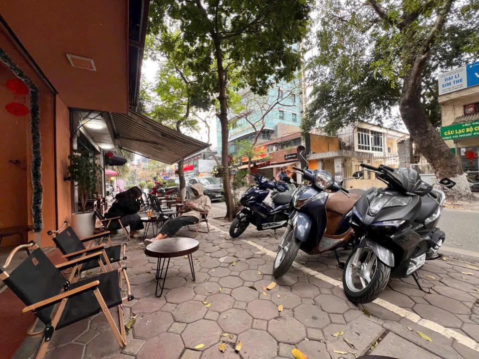 Cho thuê nhà mặt phố Giảng Võ 300m² - Mặt tiền 8m, cơ hội vàng cho kinh doanh!