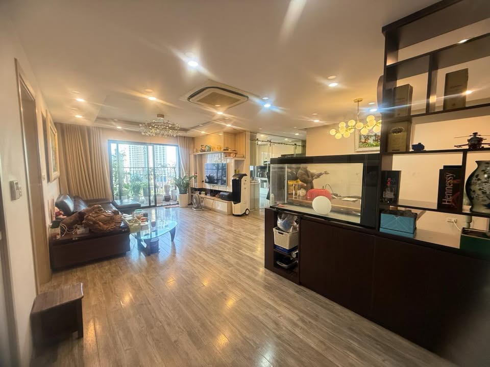 Căn hộ chung cư Central Point 219 Trung Kính 133m² giá 1.7 tỷ - Sổ đỏ chính chủ, thiết kế linh hoạt!