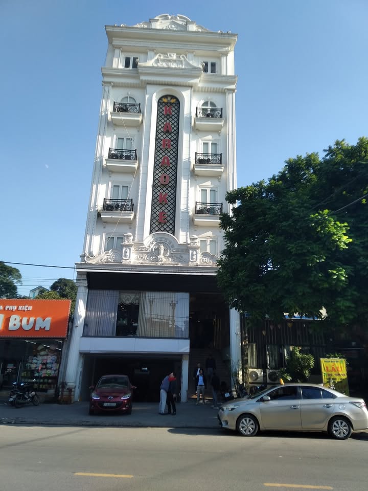 Quán Karaoke TOPNUW tại Nguyễn Du, Phú Thọ 300m² - Cơ hội đầu tư hấp dẫn!