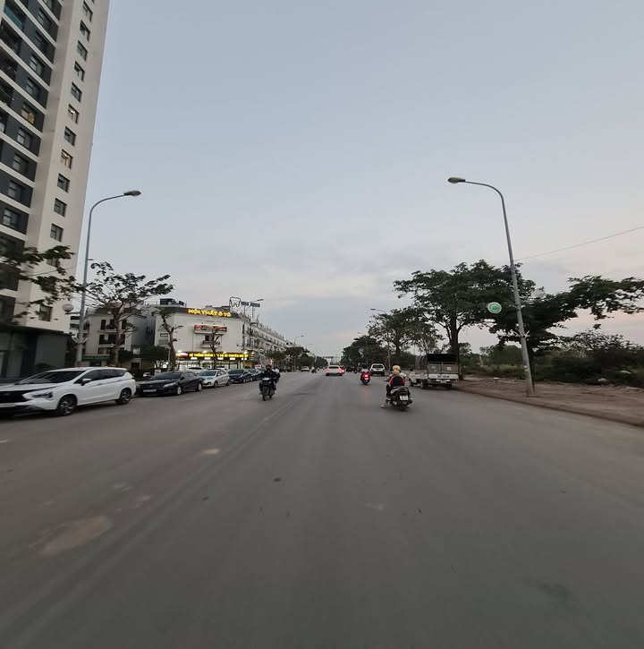 Biệt thự sân vườn 200m² Đa Tốn Gia Lâm giá chỉ 2 tỷ - Cơ hội vàng cho nhà đầu tư!