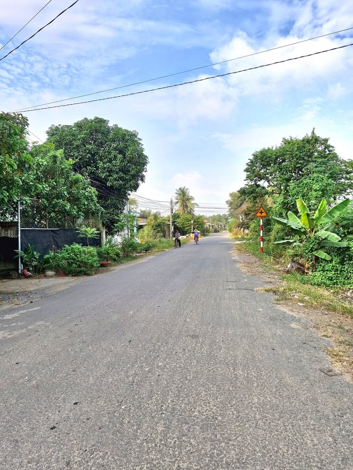 Nhà và đất 100m² tại Hòa Thành, Tây Ninh - Giá chỉ 235 triệu!