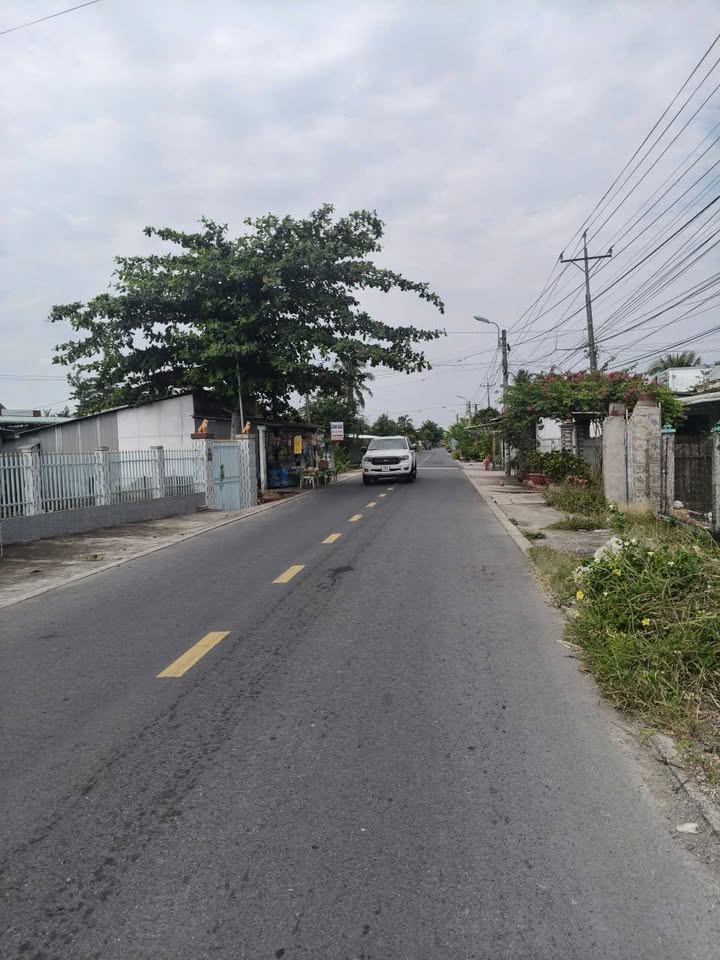 Đất mặt tiền lộ 10 tấn và sông Sà Lan 629m² - Cơ hội đầu tư hấp dẫn tại Lộc Hòa, Vĩnh Long!