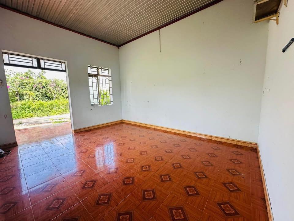 Nhà riêng Cư Jút 275m² giá 900 triệu - Đường Nguyễn Văn Linh nối dài