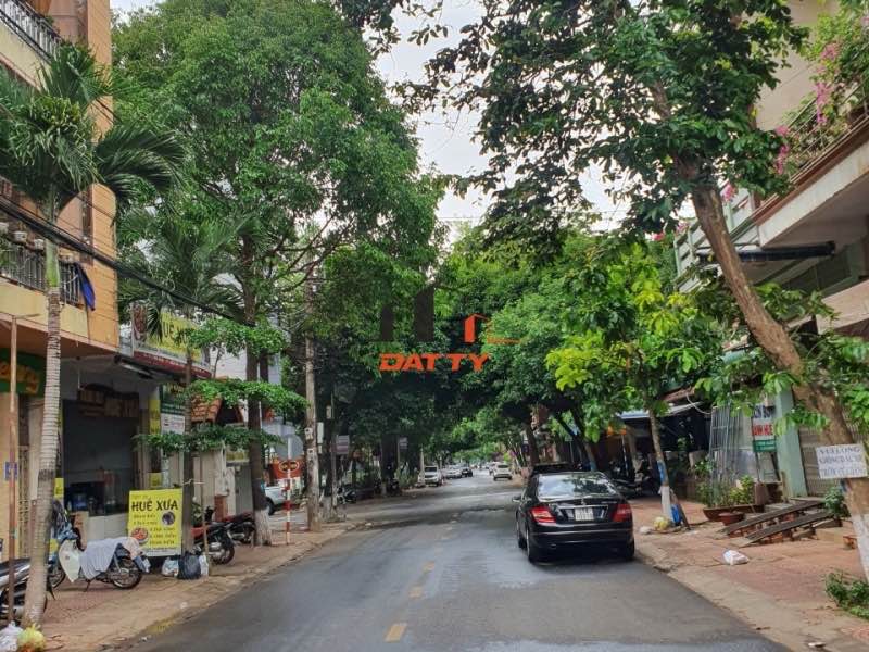 Nhà 3 tầng Mặt Tiền Y Bih Aleo, P. Tân Lợi - 90m² chỉ 13 tỷ, Gần nhiều tiện ích!