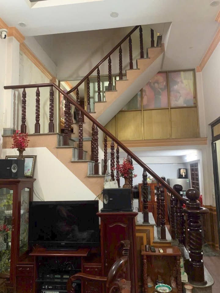 Nhà 3 tầng 88m² đường Nguyễn Đức Thiệu, Dĩ An, Bình Dương - Giá chỉ 3.4 tỷ!