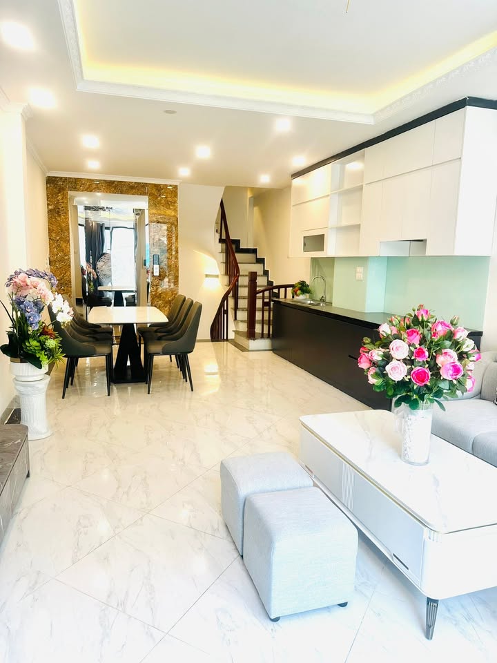 Nhà 6 tầng Thạch Bàn, Long Biên 48m² giá 11.2 tỷ - Thiết kế hiện đại, full nội thất!