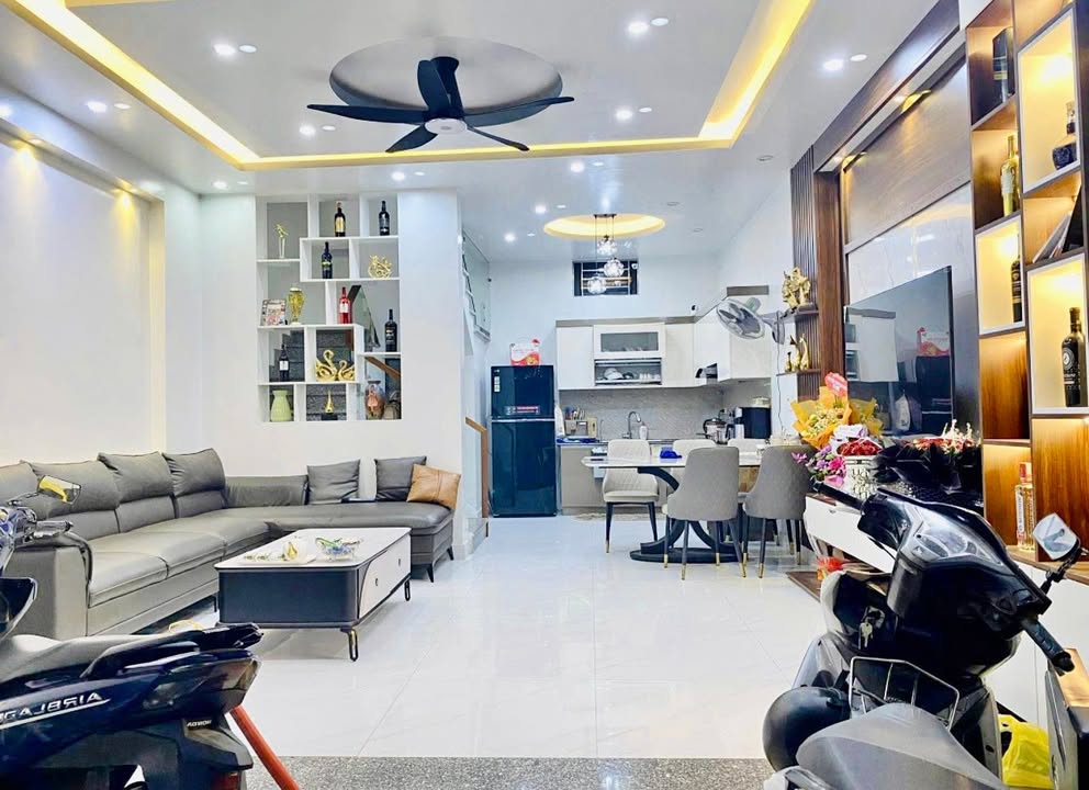 Nhà 4 tầng Thạch Bàn 42m² giá 6.xx tỷ - Gần Aeon Mall, ô tô vào tận nơi!