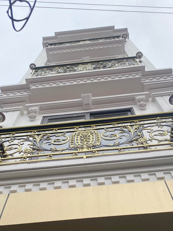 Nhà phố Thạch Bàn 32m² giá 6 tỷ - Ô tô tránh, vị trí đắc địa!