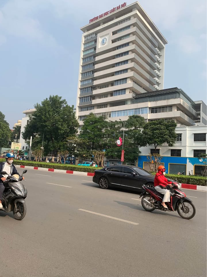 Nhà phố Nguyễn Chí Thanh 78m² giá 23 tỷ - Sổ đỏ vuông vắn, ô tô tránh nhau