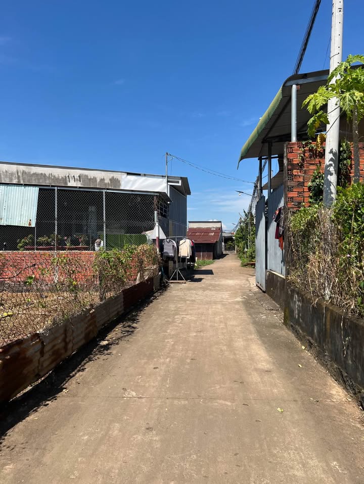 Nhà bán tại Bạch Lâm, Gia Tân 2, 112m² giá 1.2 tỷ - Sổ hồng đầy đủ, chính chủ!