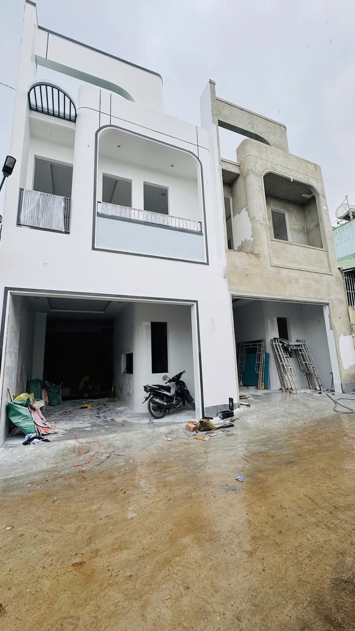 Nhà liền kề hẻm 90 Trường Chinh, Pleiku 60m² giá 1.8 tỷ - Full nội thất, sẵn sàng vào ở!