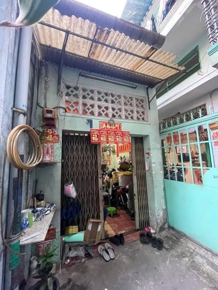 Nhà bán hẻm Đội Cung, Q11 - Diện tích 22m², Giá chỉ 2.45 tỷ - Tiềm năng sửa chữa cao!