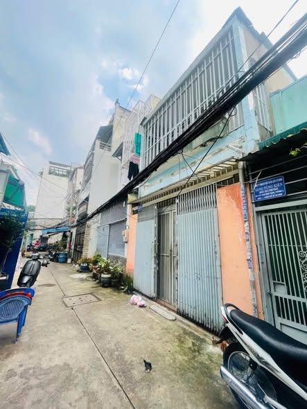 Nhà bán chính chủ 2 mặt tiền hẻm 1/ đường Trịnh Đình Trọng, quận 11 - Giá chỉ 6.5 tỷ, có thương lượng!