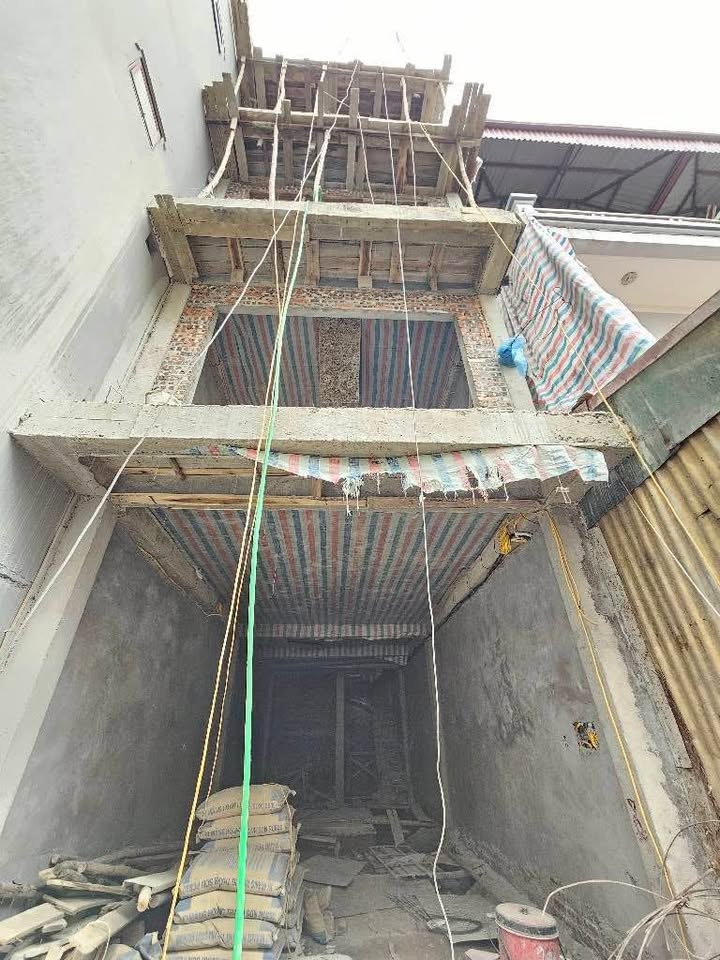 Nhà 6 tầng Thạch Bàn 88m² giá thỏa thuận - Nội thất cao cấp, tiện ích đầy đủ!