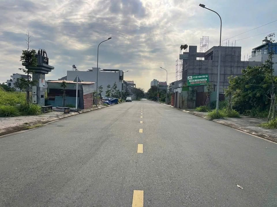 Đất nền góc mặt tiền Hồ Tùng Mậu, Bà Rịa 129.6m² giá 3.85 tỷ - Cơ hội đầu tư tuyệt vời!
