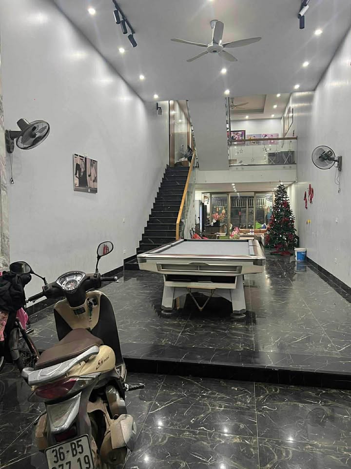 Nhà 3 Tầng Đẹp Phường Đông Tiến 125m² giá 3.5 tỷ - Vị trí trung tâm thuận lợi!