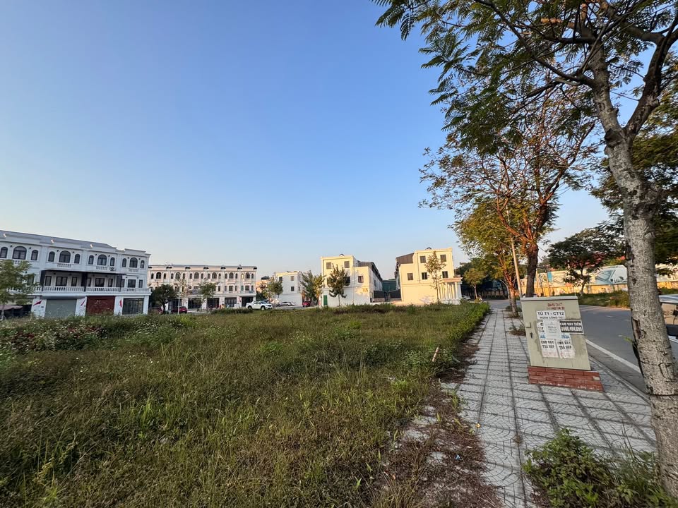 Đất nền liền kề tại Nhà ở xã hội Minh Phương 180m² giá 9.6 tỷ - Vị trí kinh doanh sầm uất!