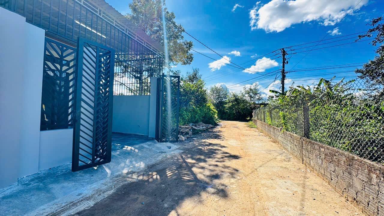 Nhà liền kề hẻm 294 Tôn Đức Thắng, Biển Hồ 95.88m² giá 1.3 tỷ - Sân ô tô thông thoáng!