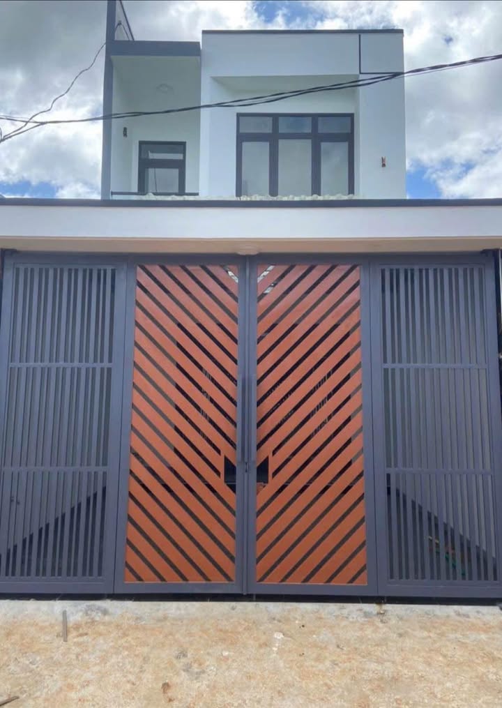 Nhà lầu hẻm 13 Lương Định Của, Pleiku 116m² giá 2.39 tỷ - Phù hợp gia đình!